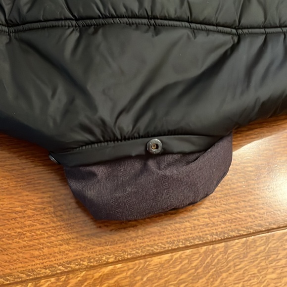 Levi’s Puffer Vest (Size M) - Picture 11 of 12